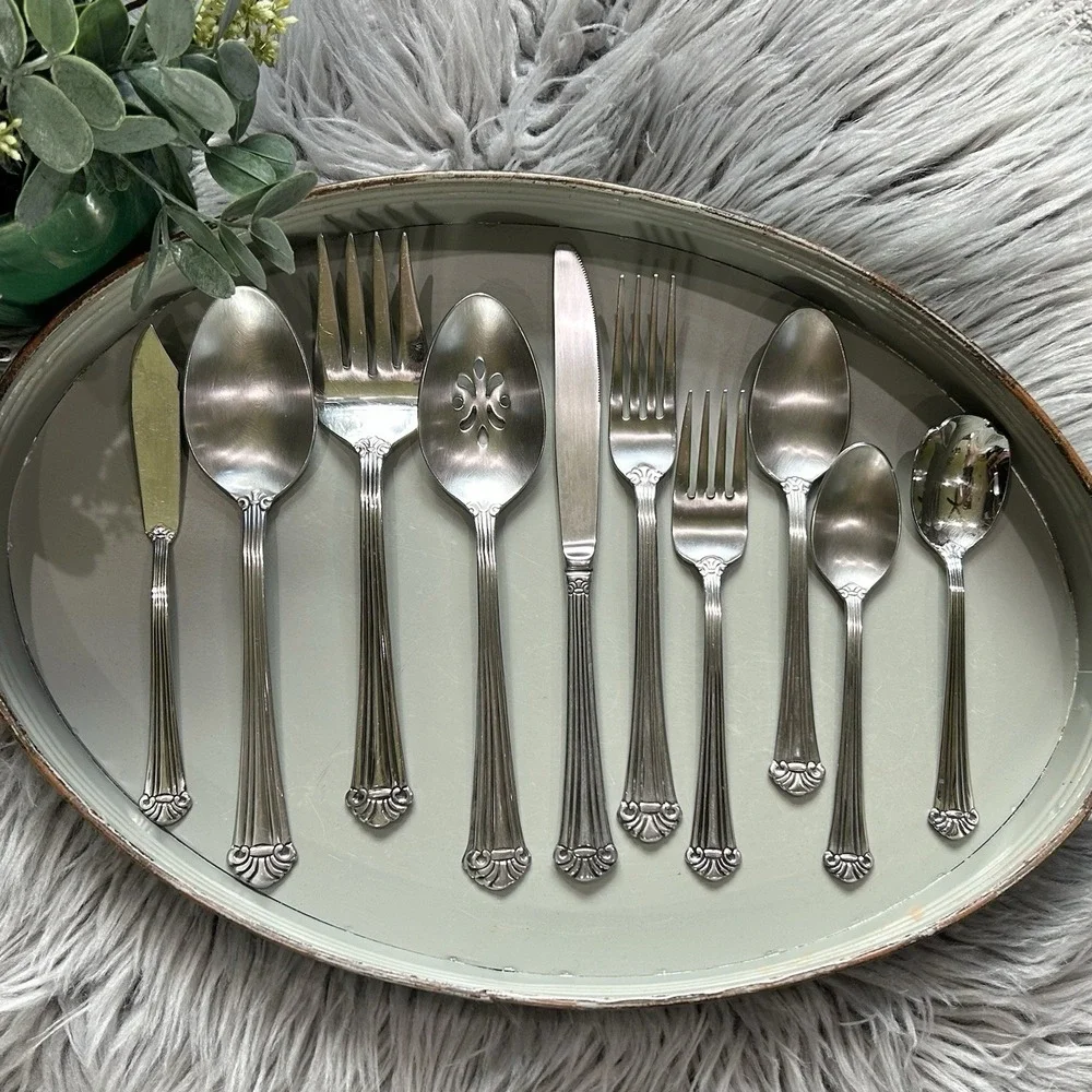 Oneida‎ Baltimore 45 Piece-8 Place Setting & Serving Set 18/10 Stainless Steel